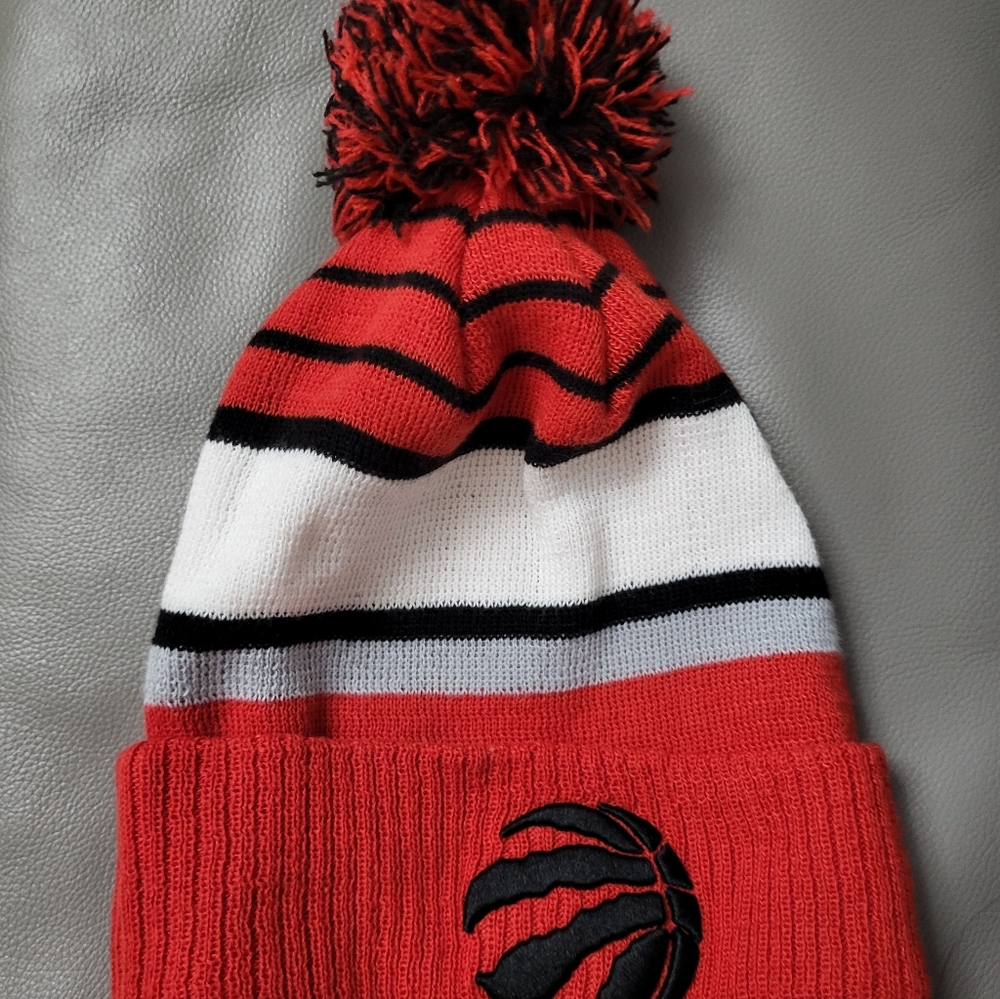 Nba Raptors New Era Beanie with Pom-Pom Like New